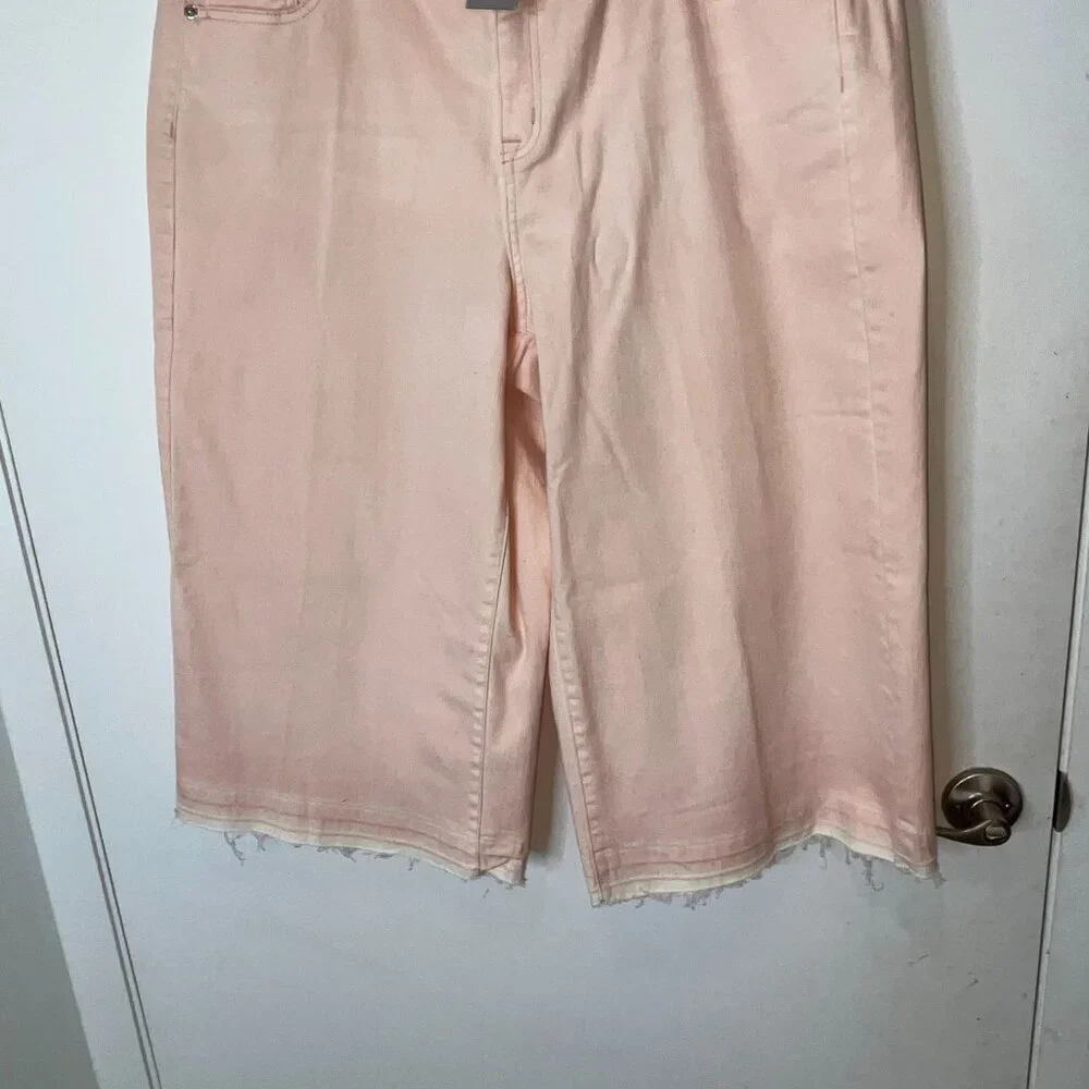NWT Lane Bryant Pink Denim Capi With Frayed Hem Size 18